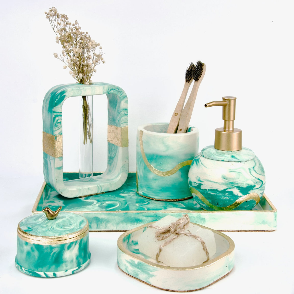 Ocean Reef Bathroom Set in Lake View, handcrafted bathroom accessories set